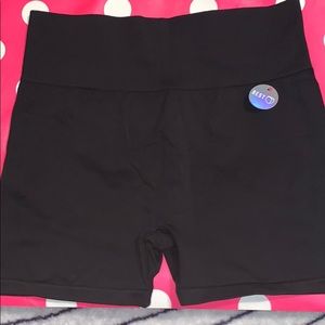 Seamless workout shortie